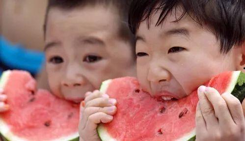 关注吃瓜群众的视频,跟随热门视频一探究竟