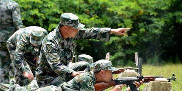 打仗吃瓜群众照片真实,记录战场上的平民视角