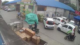 吃瓜群众看警察抓人,吃瓜群众视角下的警察抓人现场